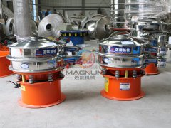 三次元振動篩在選擇型號當(dāng)中是根據(jù)哪些因素來選擇呢？