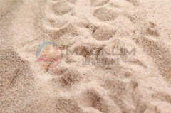 直線(xiàn)振動(dòng)篩在樹(shù)脂砂的篩分分級(jí)除雜中的應(yīng)用